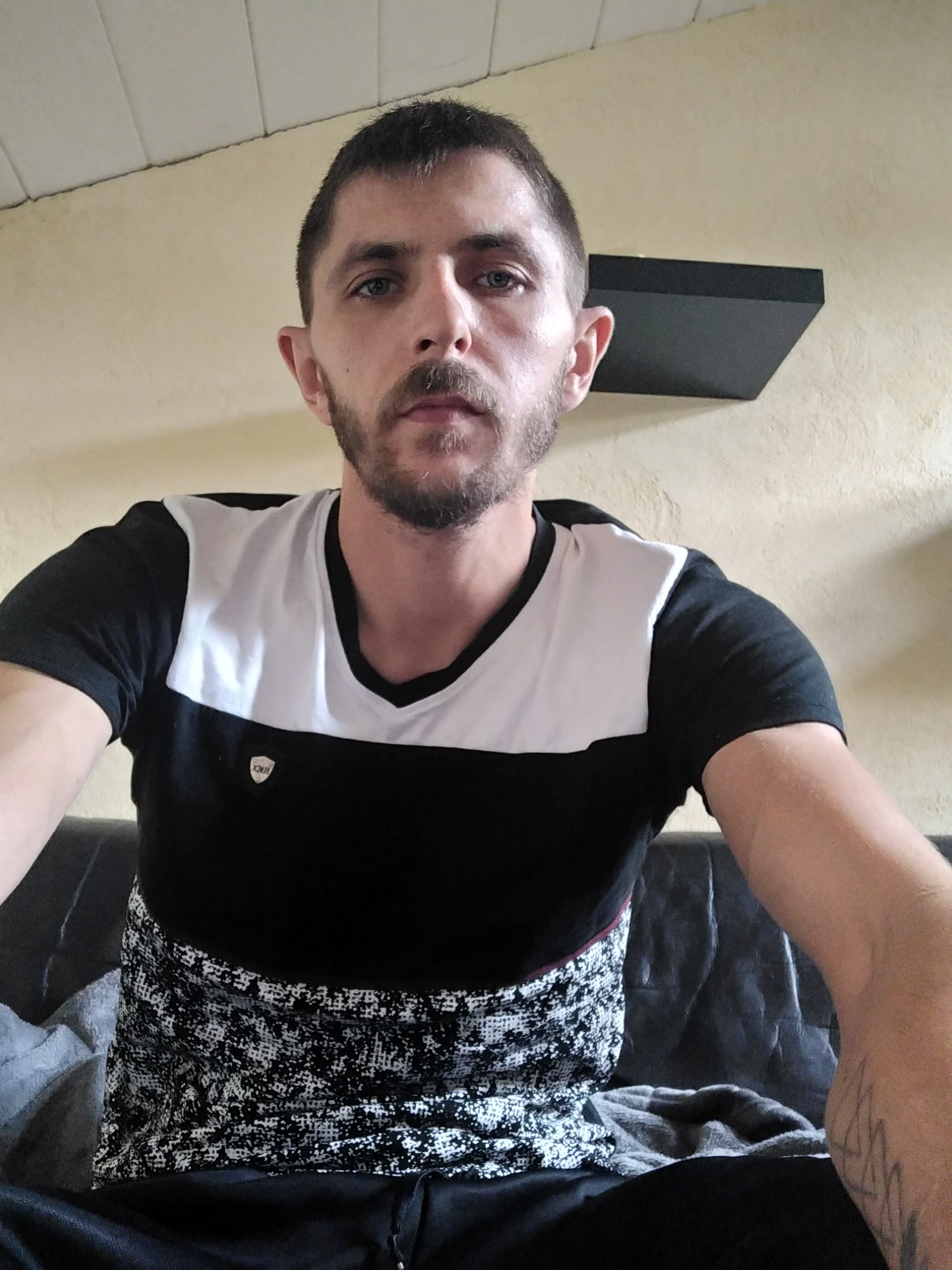 Jo - Beauvezer - Alpes-de-Haute-Provence | Rencontre gay